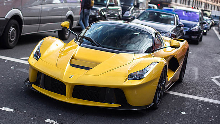 Σε ποιον διάσημο ποδοσφαιριστή ανήκει αυτή η LaFerrari;